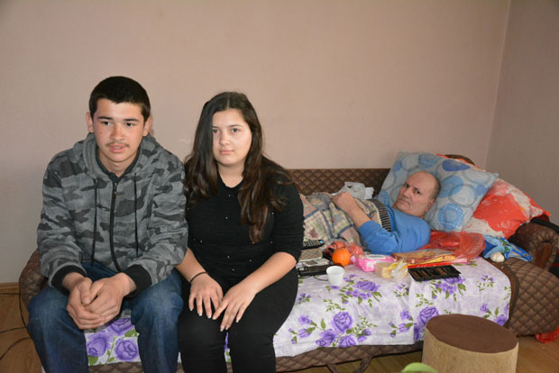 БРАТ И СЕСТРА ИМАЈУ САМО ЈЕДНУ ЖЕЉУ: Да им је трактор па да сами ору